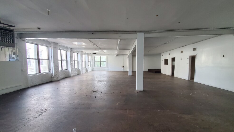 More Photos Of 161 Jamaica Ave, Brooklyn Storefront Retail Office For Lease