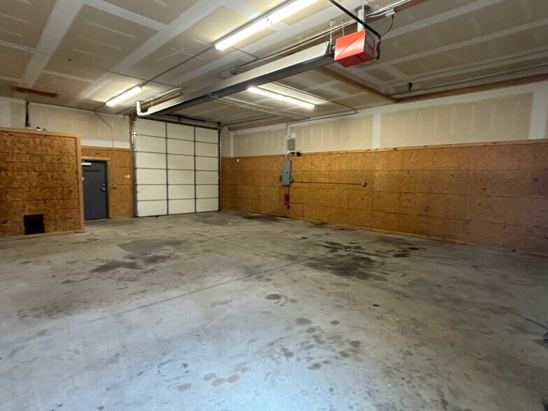 More Photos Of 1403 S Osage St, Wichita Warehouse For Lease