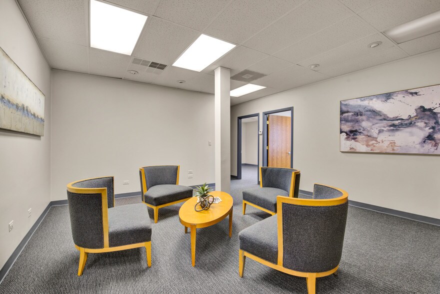 More Photos Of 999 N Main St, Glen Ellyn Office For Lease