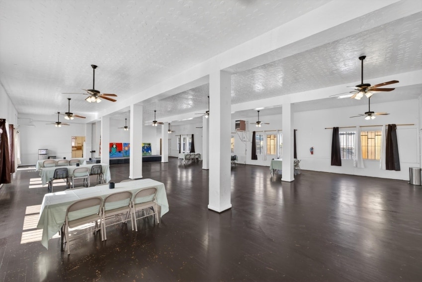 More Photos Of 7101 Menlo Ave, Los Angeles Religious Facility For Sale