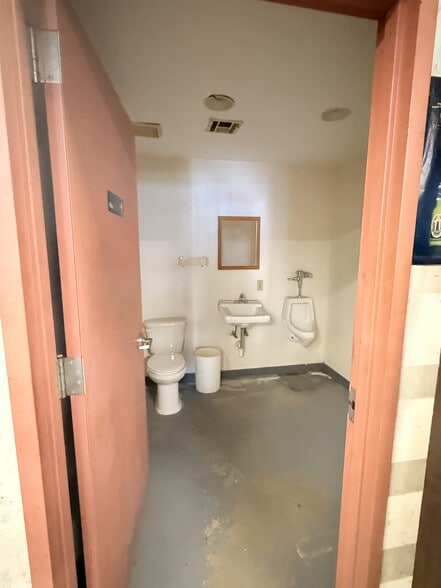 More Photos Of 101 W Nicholson Rd, Audubon Industrial For Sale