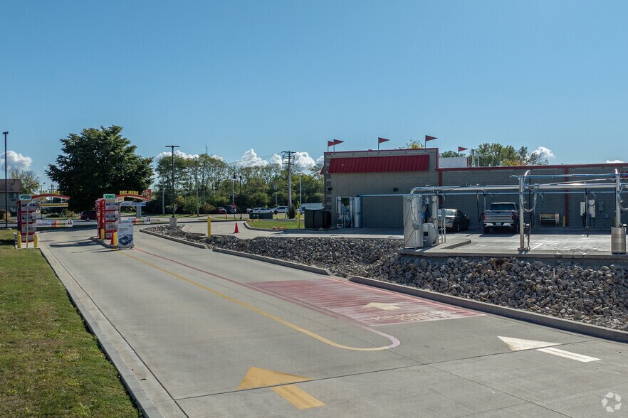 More Photos Of 2950 Fairfield Ln, Ottawa Carwash For Sale