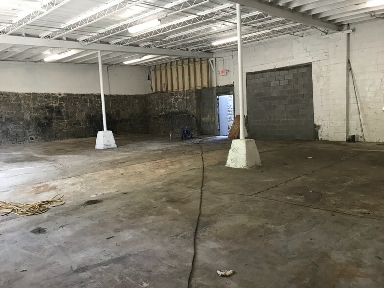 More Photos Of 1275 Pryor Rd SW, Atlanta Warehouse For Lease