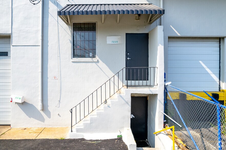 More Photos Of 7235 Boulevard Ave, Pennsauken Warehouse For Lease