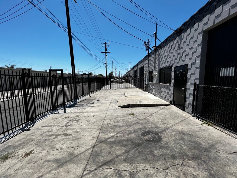 More Photos Of 2222-2308 W 2nd St, Santa Ana Service For Sale