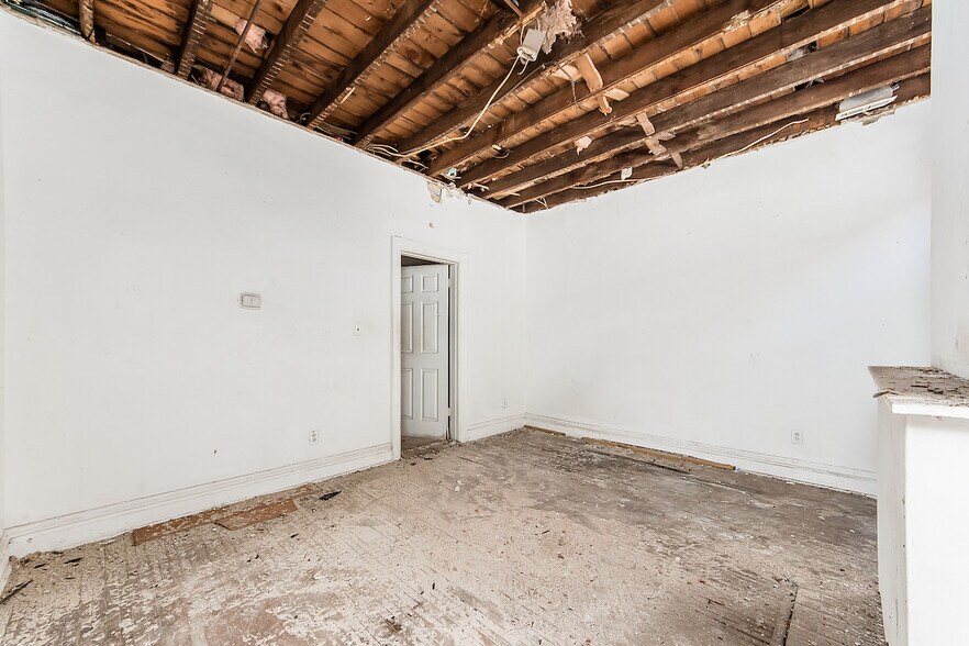 More Photos Of 1068-1072 E Livingston Ave, Columbus Storefront Retail Residential For Sale