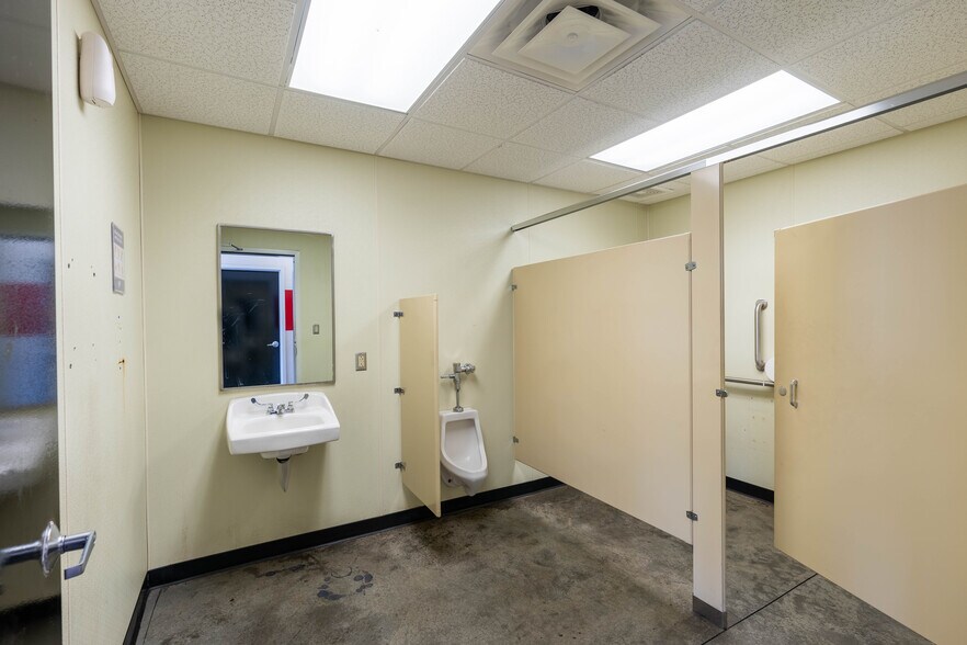 More Photos Of 3921 Western Blvd, Raleigh Auto Repair For Sale