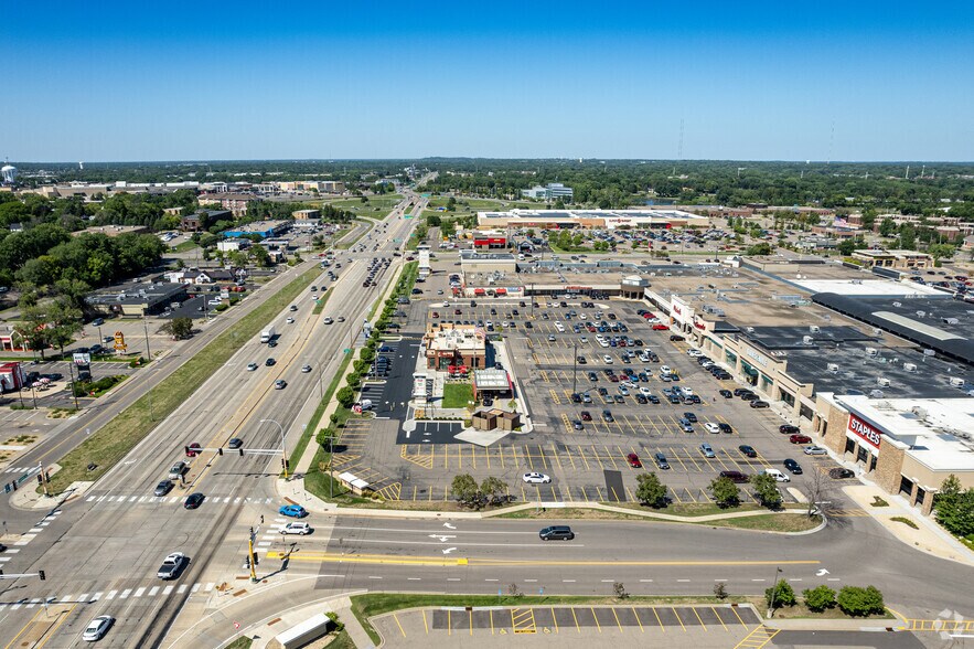 More Photos Of 2100 N Snelling Ave, Roseville Storefront For Lease
