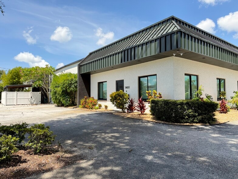 Primary Photo Of 1401 22nd St N, Saint Petersburg Manufacturing For Lease