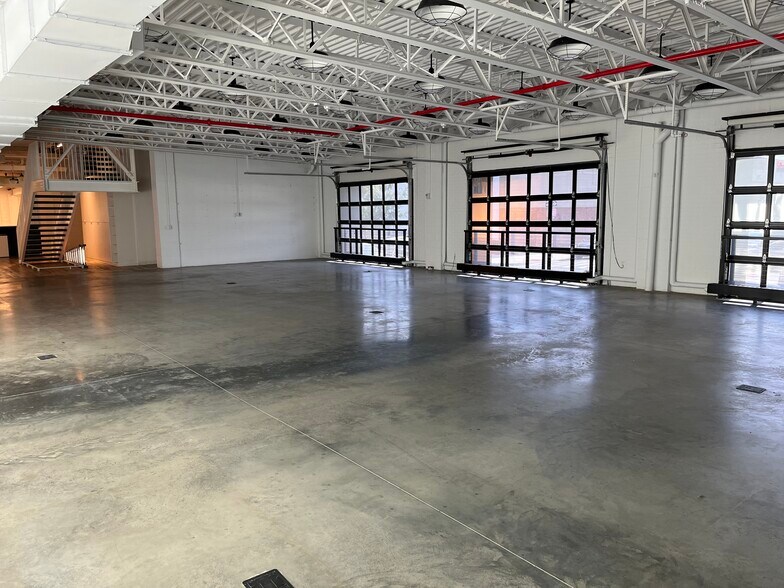 More Photos Of 18 Franklin St, Brooklyn Flex For Lease
