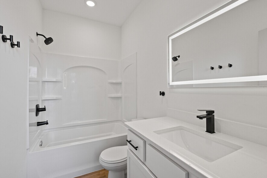 More Photos Of 842 Rice St, Saint Paul Storefront Retail Residential For Lease