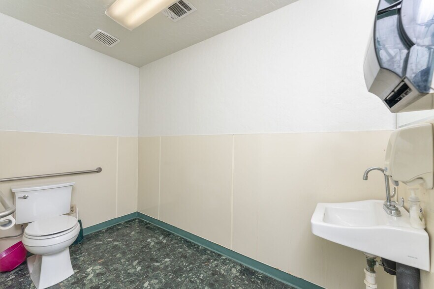 More Photos Of 1312 Robertson Blvd, Chowchilla Religious Facility For Sale