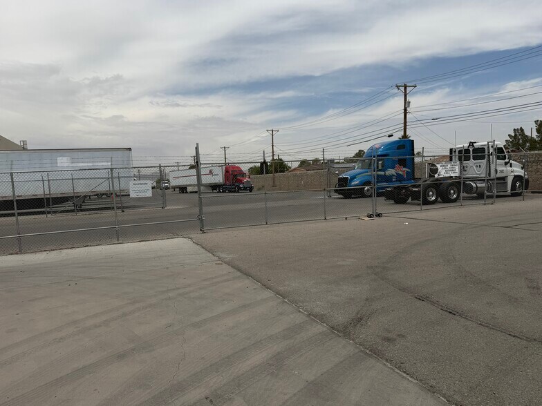 More Photos Of 445 Pan American Dr, El Paso Warehouse For Lease