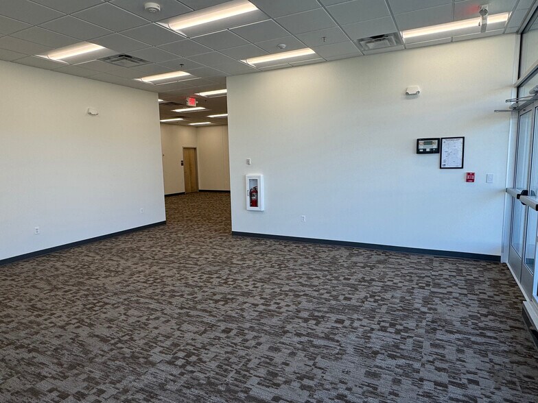 More Photos Of 7917 Fernham Ln, District Heights Warehouse For Lease