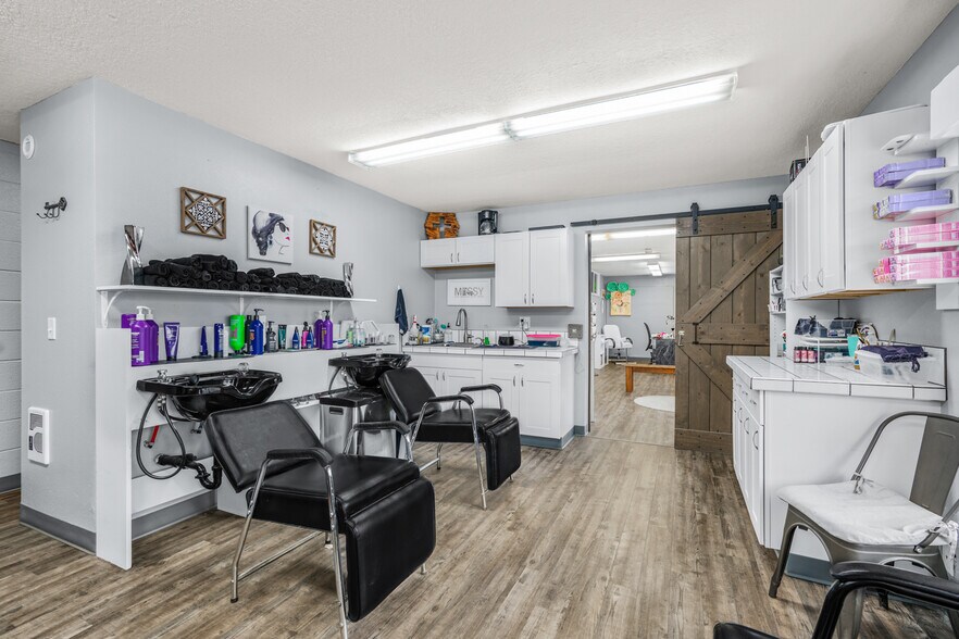 More Photos Of 118 Engle Ave, Molalla Storefront For Sale