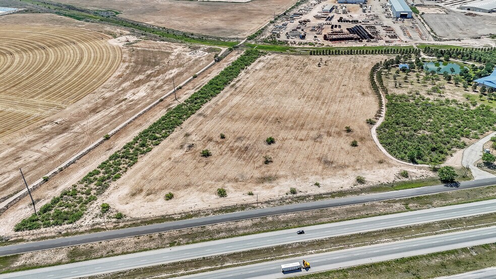 More Photos Of 2828 Interstate 20, Midland Flex For Sale