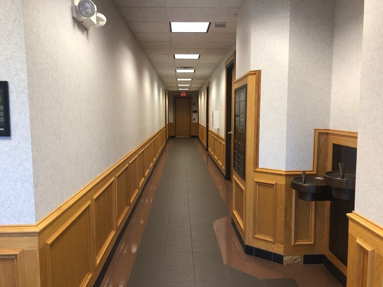 More Photos Of 301 S County Farm Rd, Wheaton Medical For Lease