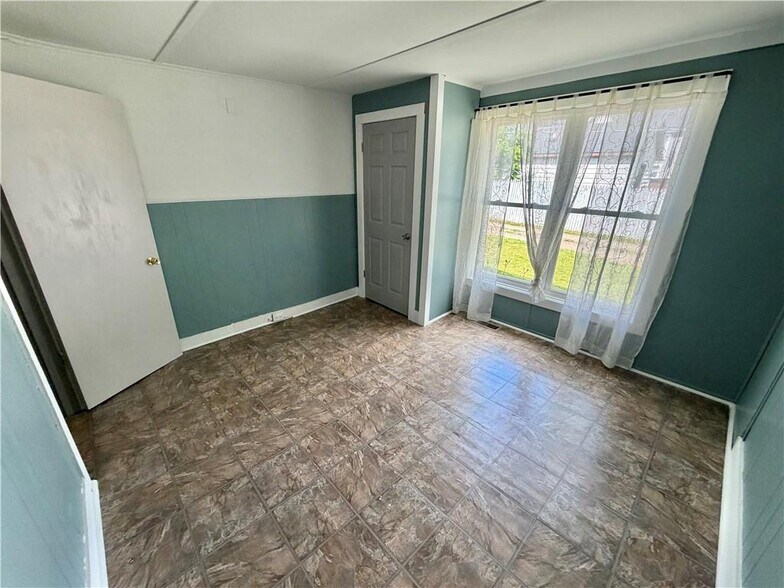 More Photos Of 35 Eaton Ave, Norwich Apartments For Sale