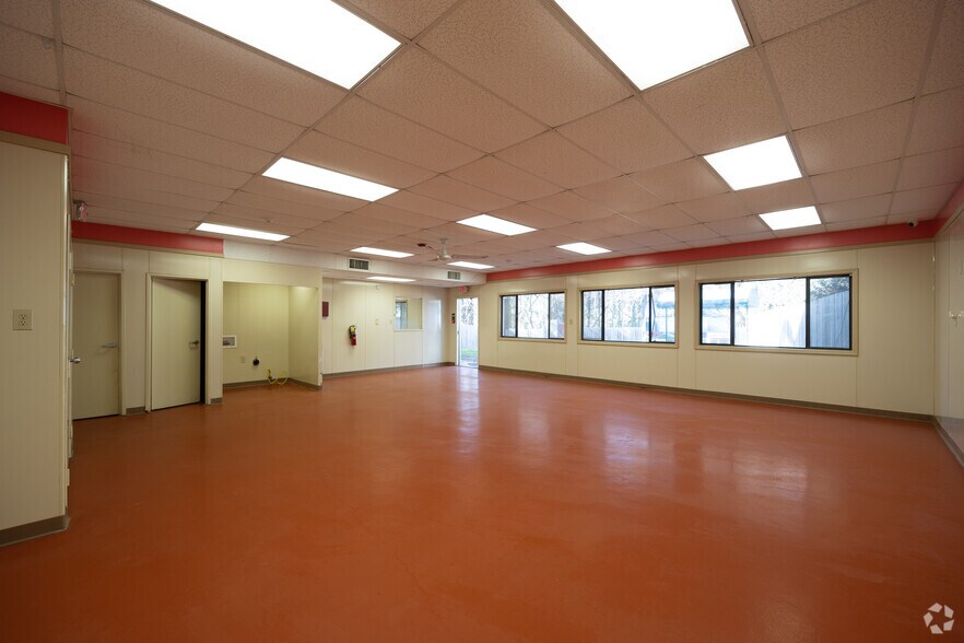 More Photos Of 9330 Nesbit Ferry Rd, Alpharetta Daycare Center For Lease