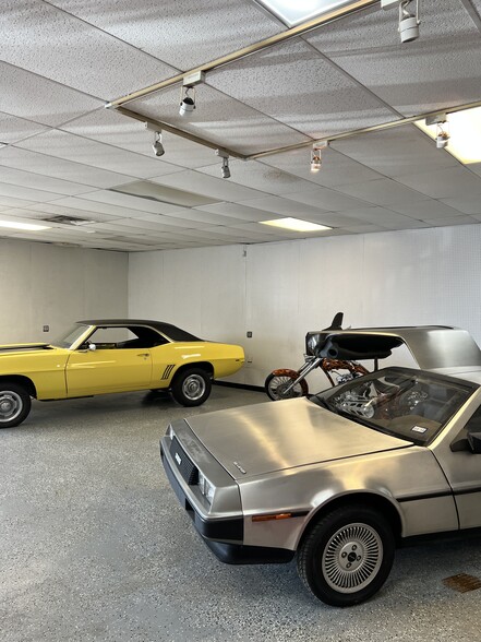 More Photos Of 2921 E Abram St, Arlington Manufacturing For Sale