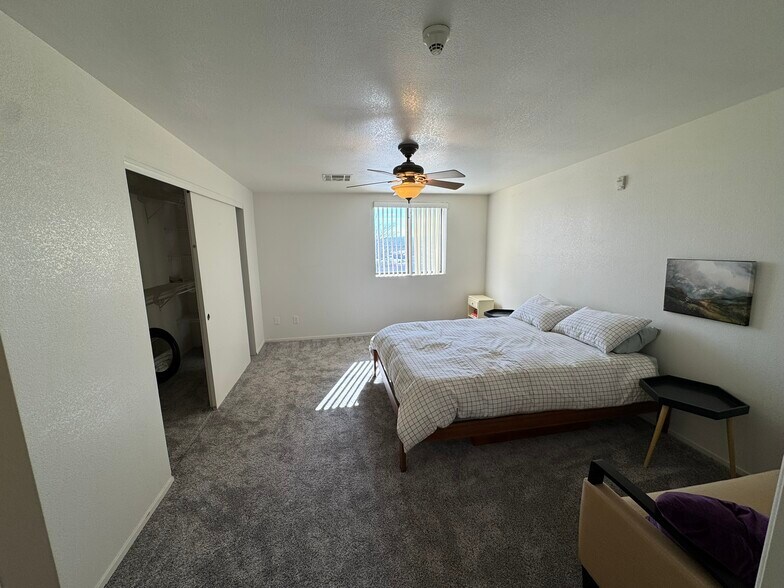 More Photos Of 1642 Carse Dr, Boulder City Warehouse For Sale