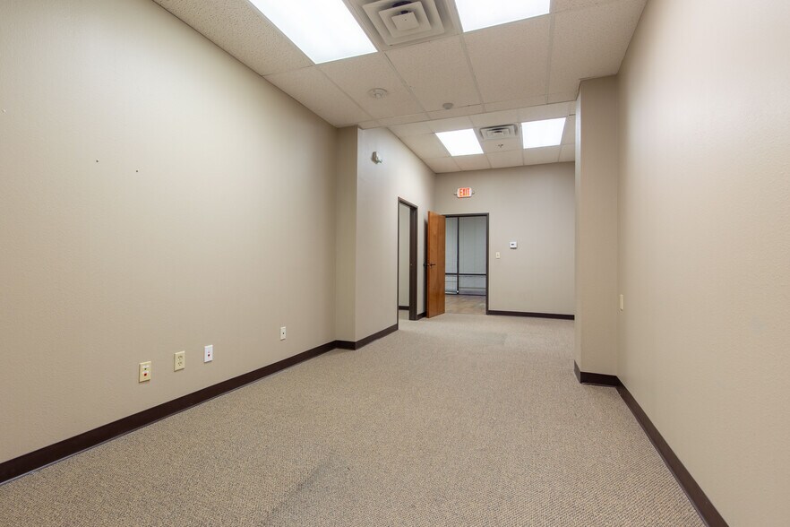 More Photos Of 1022 S Greenville Ave, Allen Unknown For Lease
