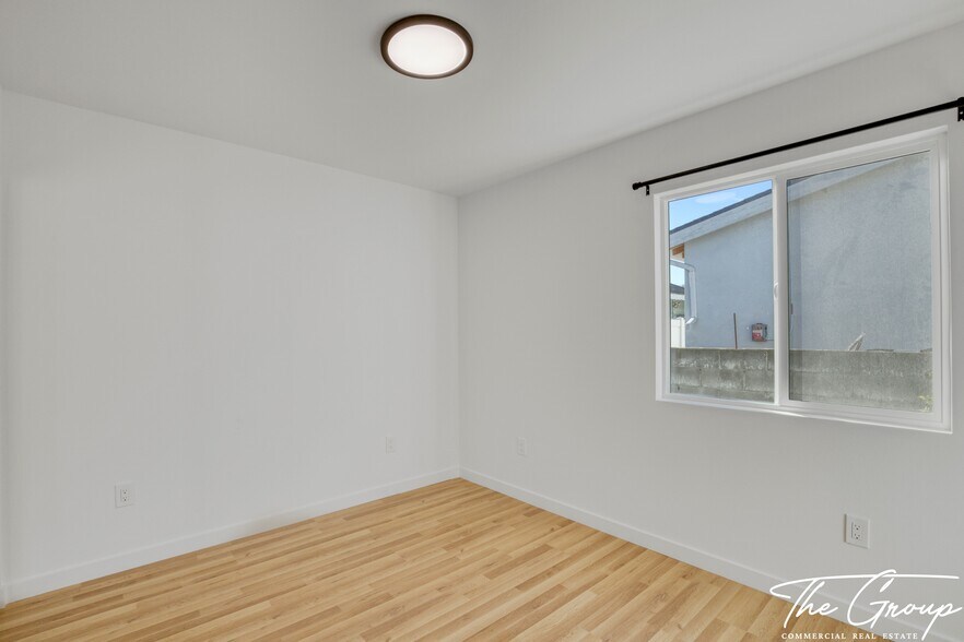 More Photos Of 856 W 47th St, Los Angeles Multifamily For Sale