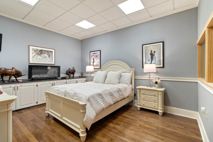 More Photos Of 395 S Ocoee St, Cleveland Showroom For Sale