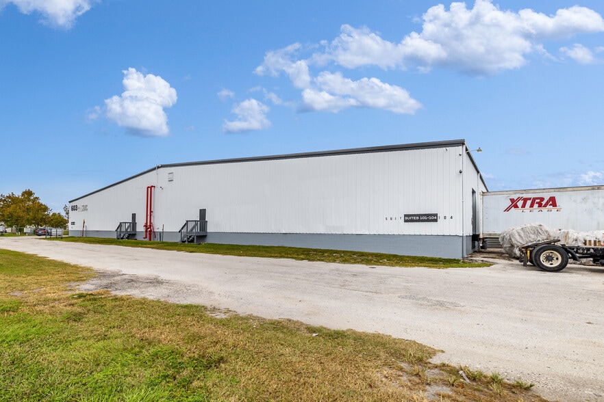 More Photos Of 603 Central Florida Pky, Orlando Warehouse For Lease
