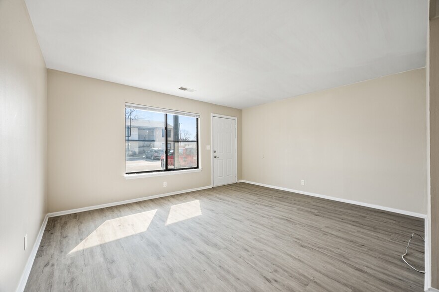 More Photos Of 1902 Sheridan Rd, Pekin Apartments For Sale