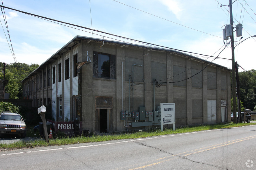 Primary Photo Of 1548 Burden Lake Rd, Averill Park Warehouse For Lease