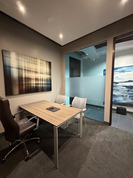 More Photos Of 7135 E Camelback Rd, Scottsdale Coworking Space