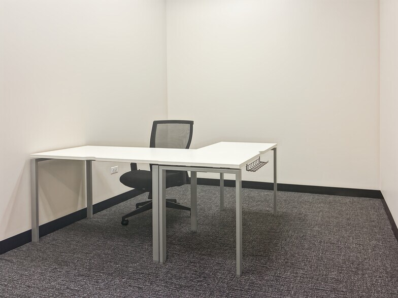 More Photos Of 51-181 S 1st St, St Charles Coworking Space