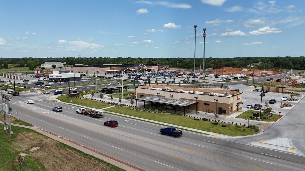 More Photos Of 5200 S Aspen Ave, Broken Arrow Storefront For Lease