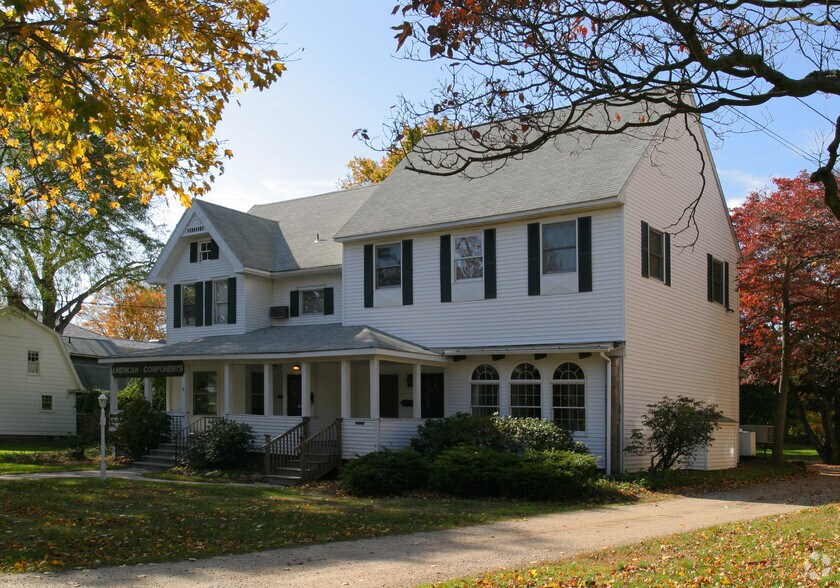 More Photos Of 191 Main St, Old Saybrook Loft Creative Space For Lease