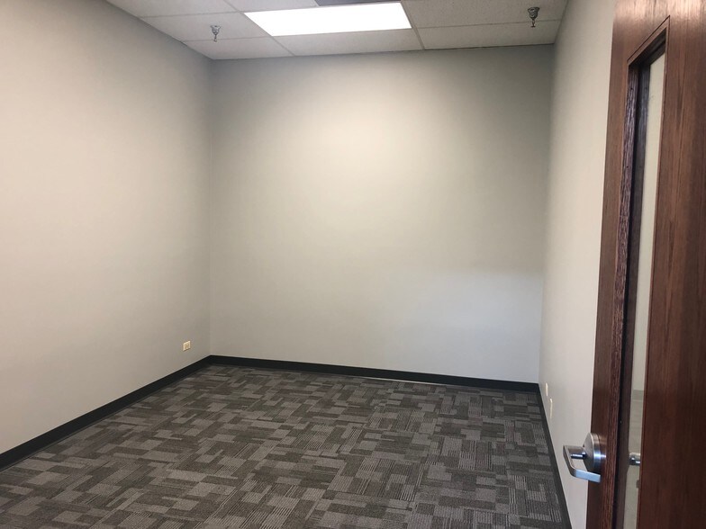 More Photos Of 3-47 E Northwest Hwy, Palatine General Retail For Lease