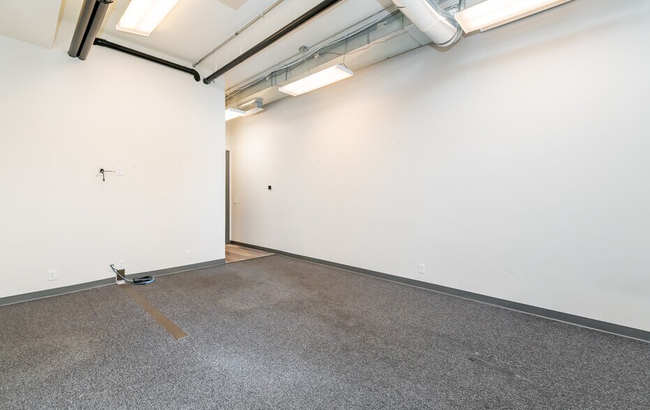 More Photos Of 10612-10614 Meeting St, Prospect Storefront Retail Office For Lease