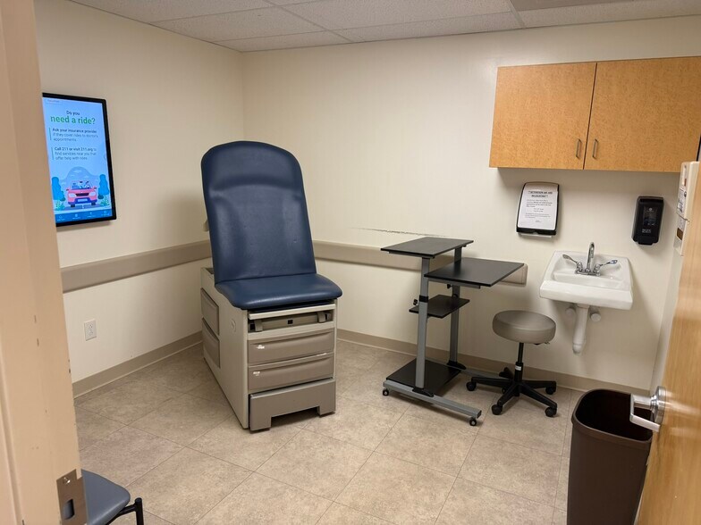 More Photos Of 2 Emma Ln, Clifton Park Medical For Lease