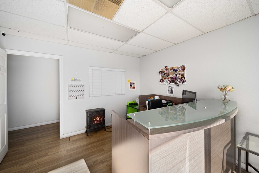 More Photos Of 647 W Avenue L 14, Lancaster Service For Lease
