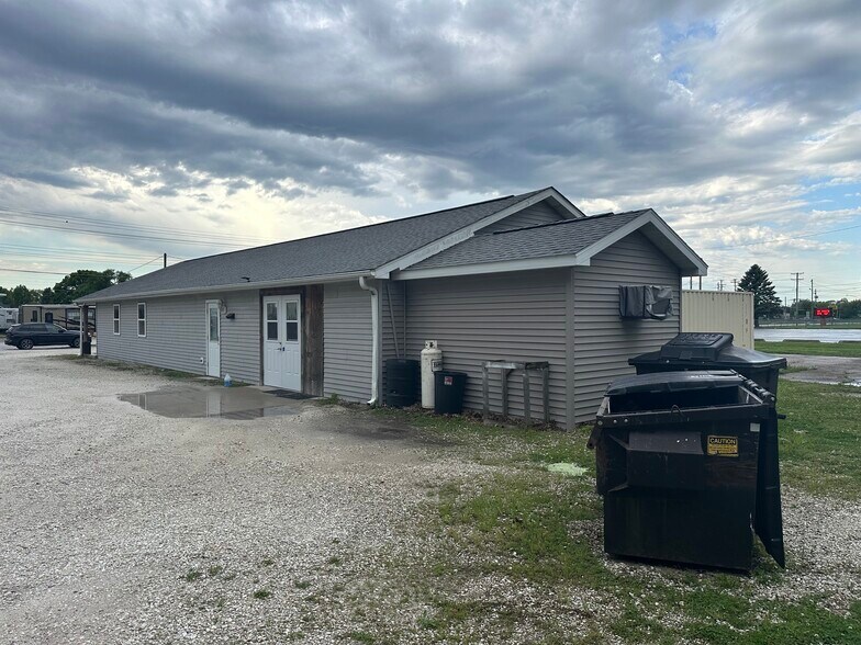 More Photos Of 445 W Elm St, Waverly General Retail For Sale
