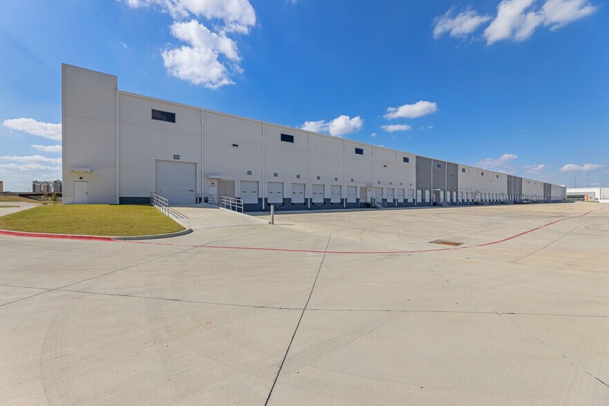 More Photos Of 1800 State Highway 121, Grapevine Distribution For Lease
