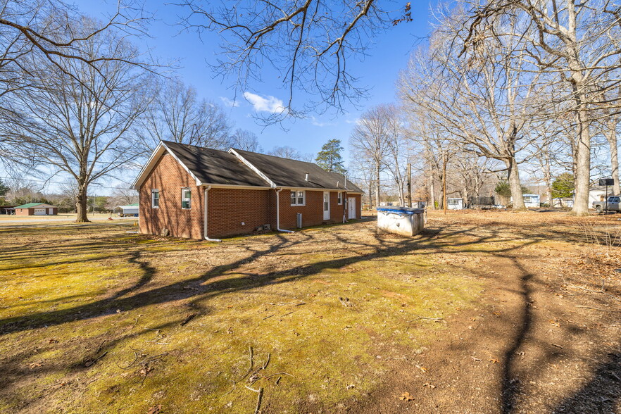 More Photos Of 5513 NC Highway 700, Eden Flex For Sale