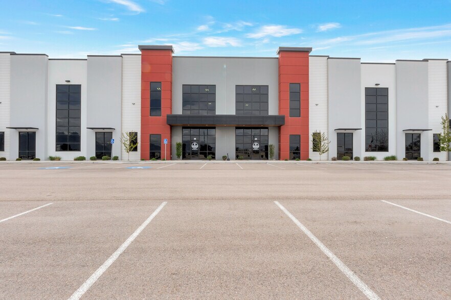 More Photos Of 11400 S Mountain View Cor, South Jordan Distribution For Lease