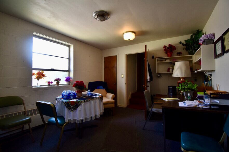 More Photos Of 818 N Jenison Ave, Lansing Religious Facility For Sale