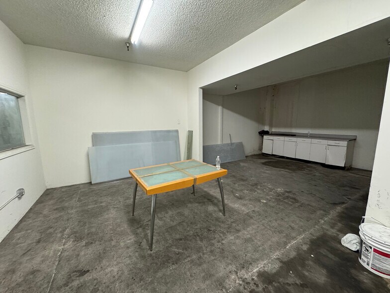 More Photos Of 663 E 22nd St, Los Angeles Manufacturing For Lease