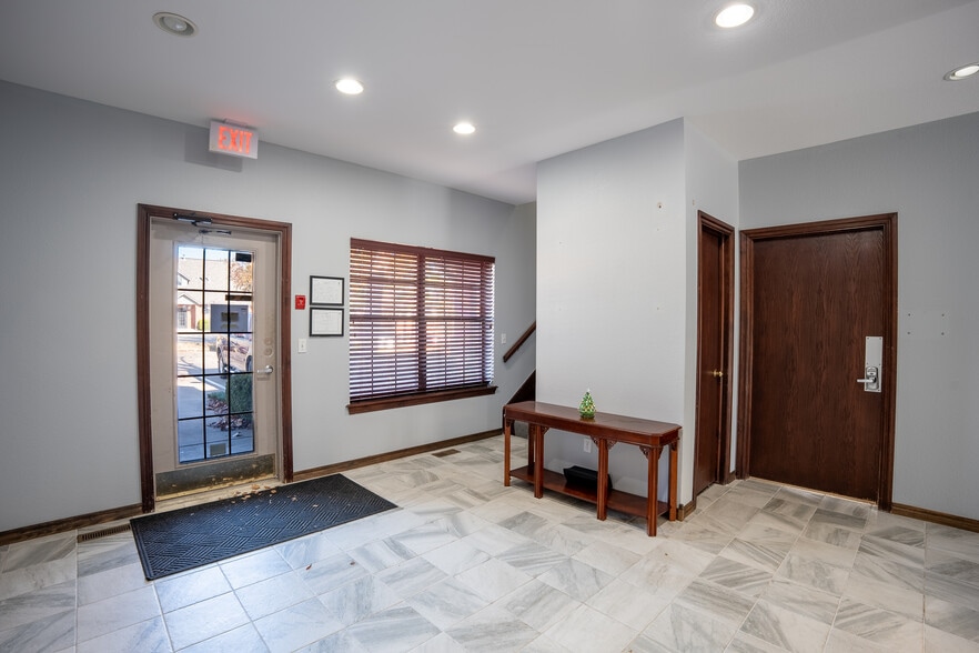 More Photos Of 1900 E 15th St, Edmond Office For Sale