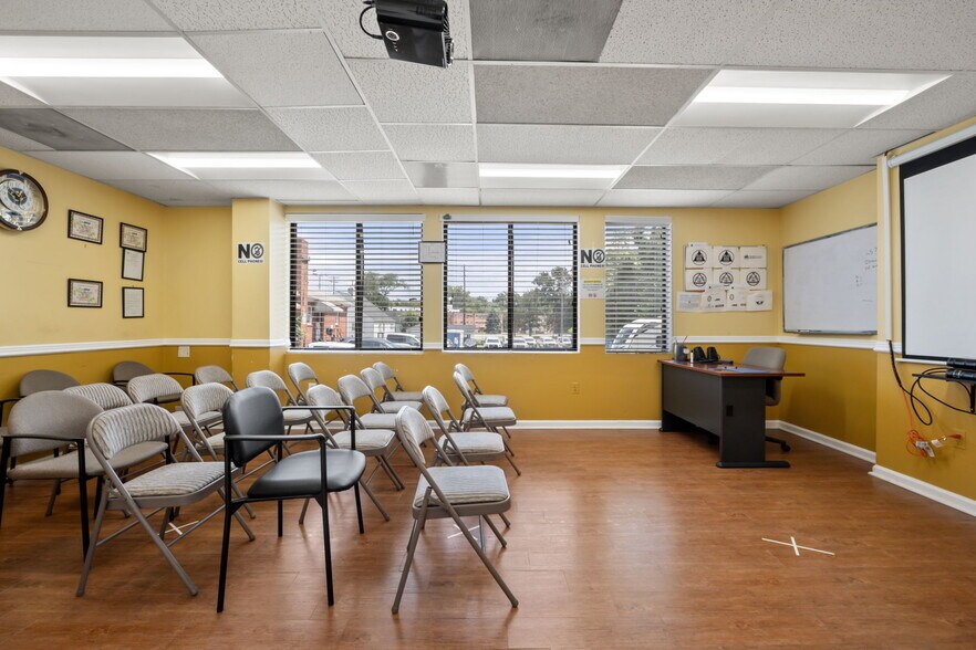 More Photos Of 101 Chestnut St, Gaithersburg Office For Sale