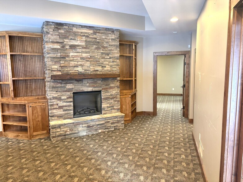 More Photos Of 13794 Bluestem Ct, Baxter Office For Lease