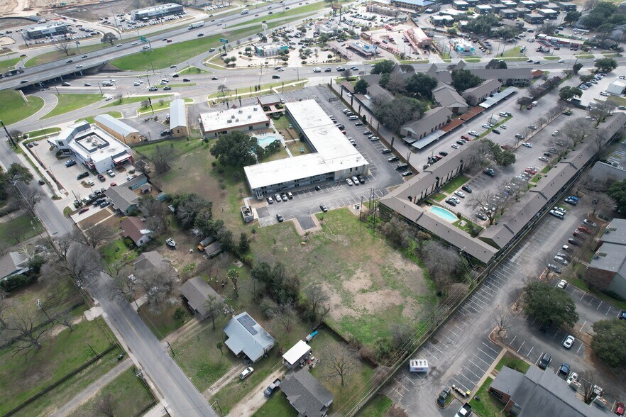 More Photos Of 1635 Aquarena Springs Dr, San Marcos Apartments For Lease