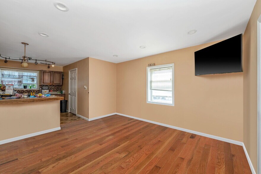 More Photos Of 587 W Merrick Rd, Valley Stream General Retail For Sale